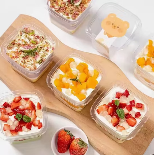 Comment un plateau alimentaire en PET se compare-t-il à un plateau en CPET pour les applications d'aliments surgelés pour animaux de compagnie ?