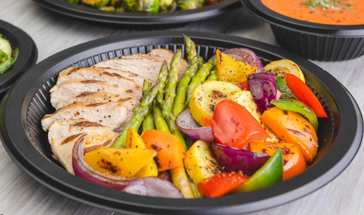 Comment la boîte à sushi circulaire dégradable gère-t-elle l'humidité et la condensation des sushis fraîchement préparés ?