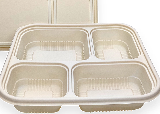 Comment un plateau alimentaire en plastique se compare-t-il à un plateau alimentaire en bois en termes de résistance aux taches ?